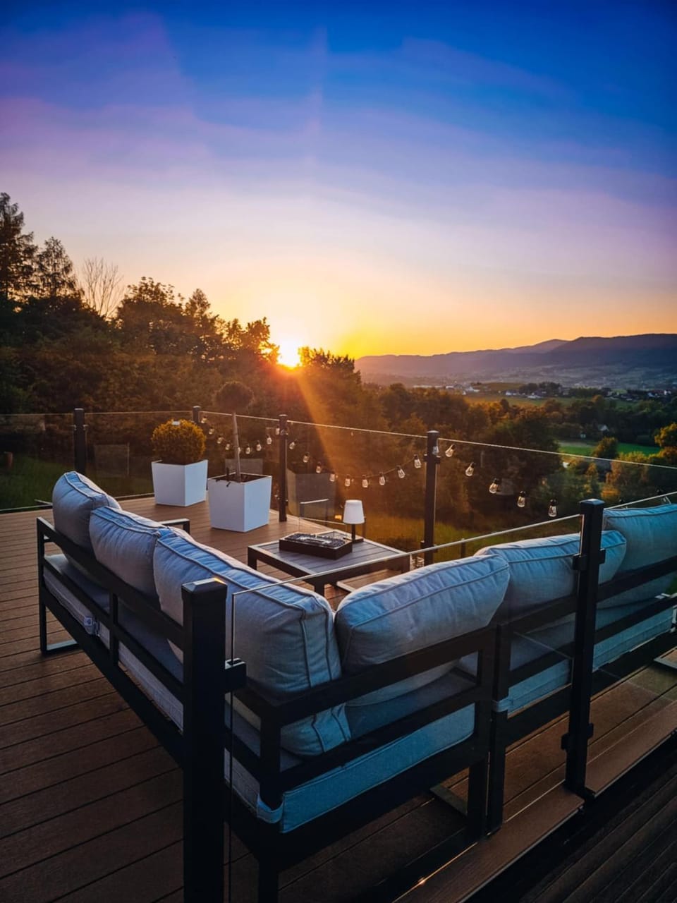 View (from property/room), Balcony/Terrace, Seating area, Mountain view, Sunrise