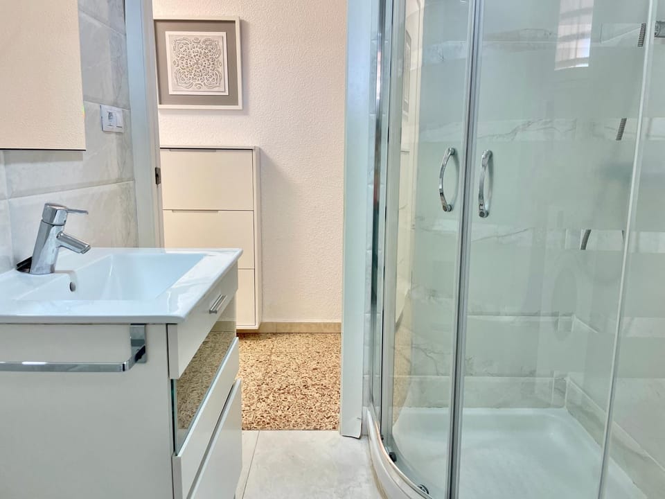 Shower, Bathroom
