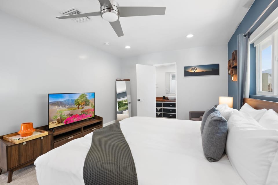 Zen Space 4Bd Pool 3 Mi to downtown PS House in Palm Springs