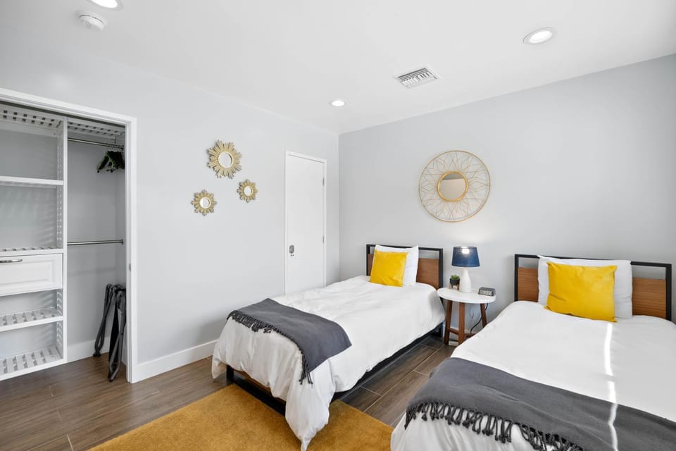 Zen Space 4Bd Pool 3 Mi to downtown PS House in Palm Springs
