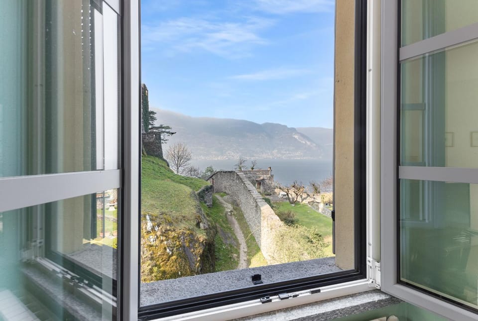 Appartamento a Corenno Plinio - Vista Lago di Como Apartment in Province of Lecco