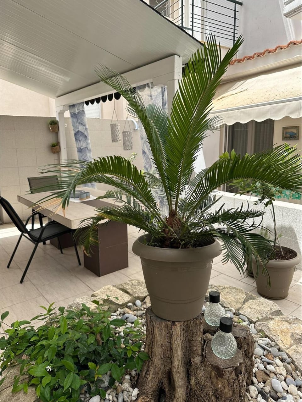 Property building, Patio, Dining area