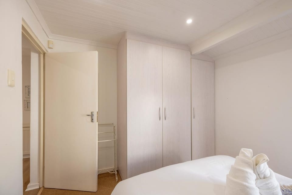 Bed, Bathroom, Bedroom, wardrobe