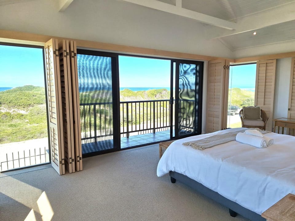 Photo of the whole room, Bedroom, Sea view