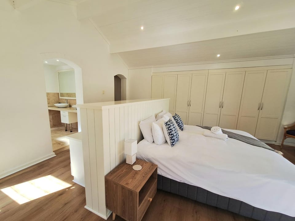 Bed, Photo of the whole room, Bedroom, towels, wardrobe