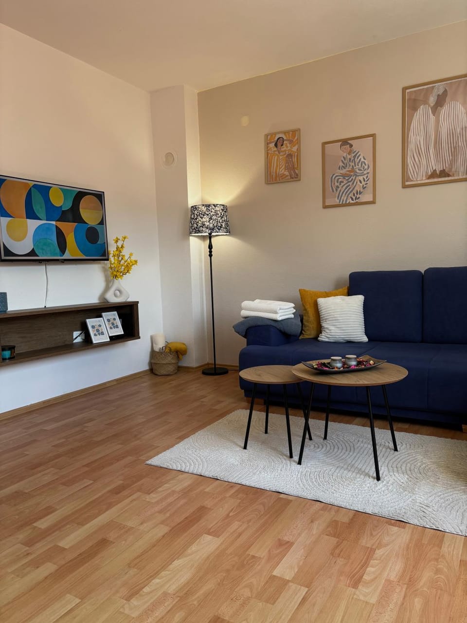 Communal lounge/ TV room, TV and multimedia, Living room, Seating area