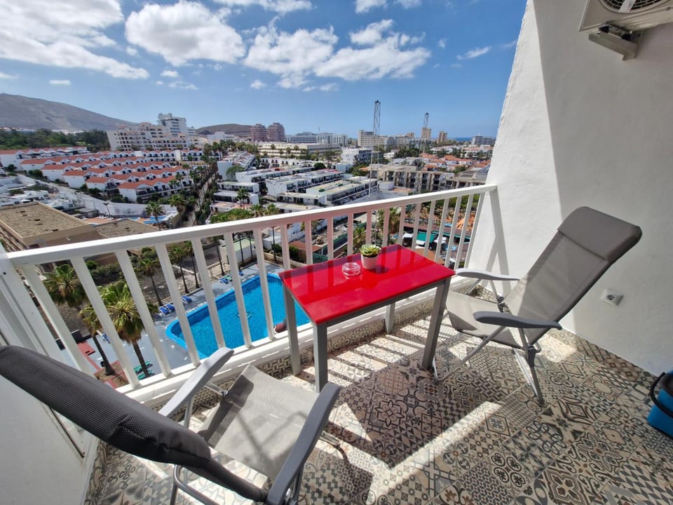 Balcony/Terrace, City view, Mountain view