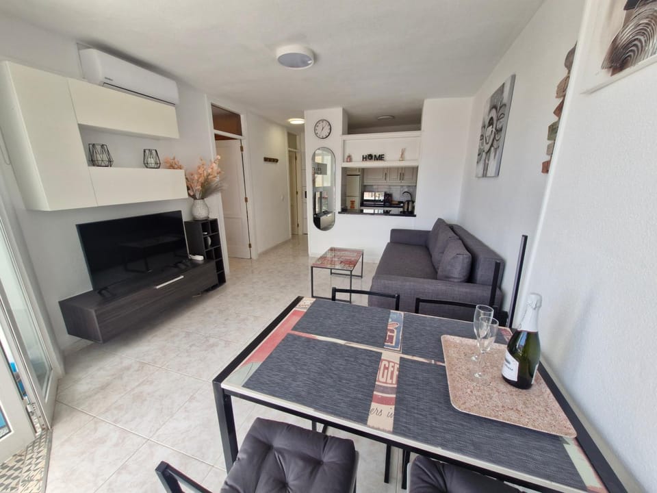 TV and multimedia, Living room, Dining area