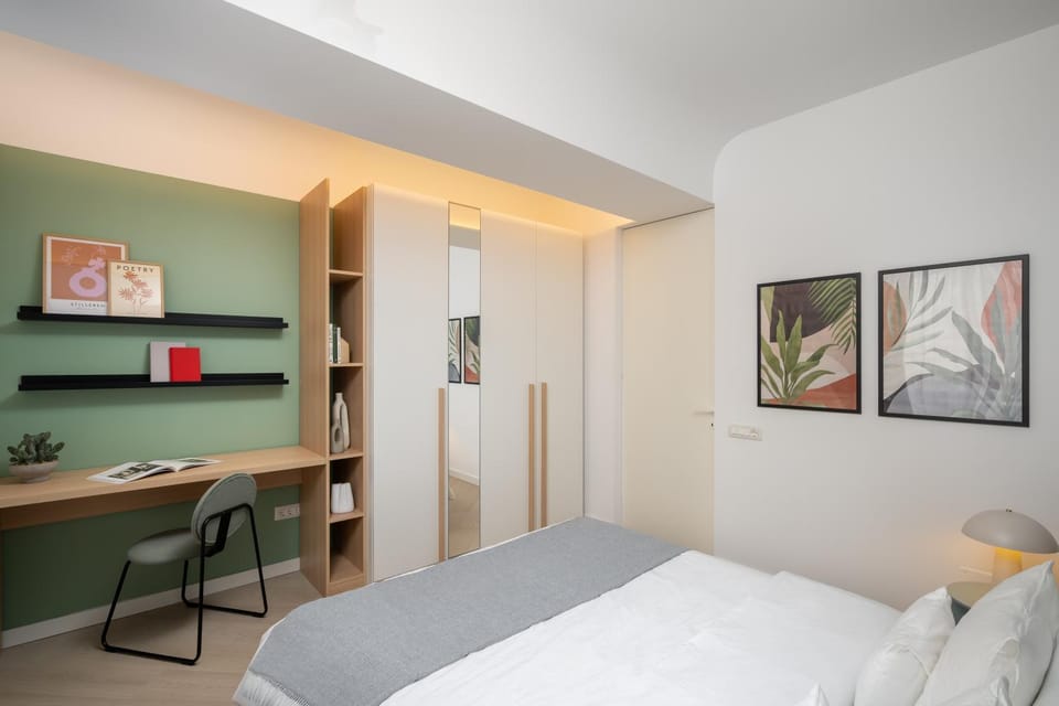 Bed, Photo of the whole room, Bedroom, wardrobe