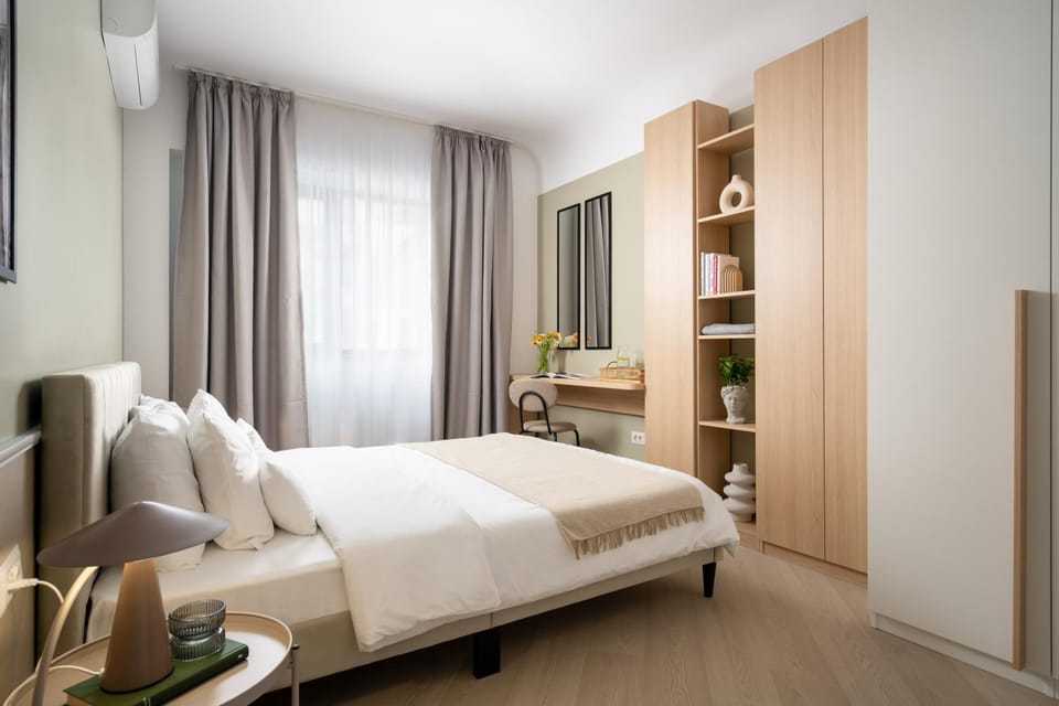 Bed, Photo of the whole room, Bedroom, air conditioner