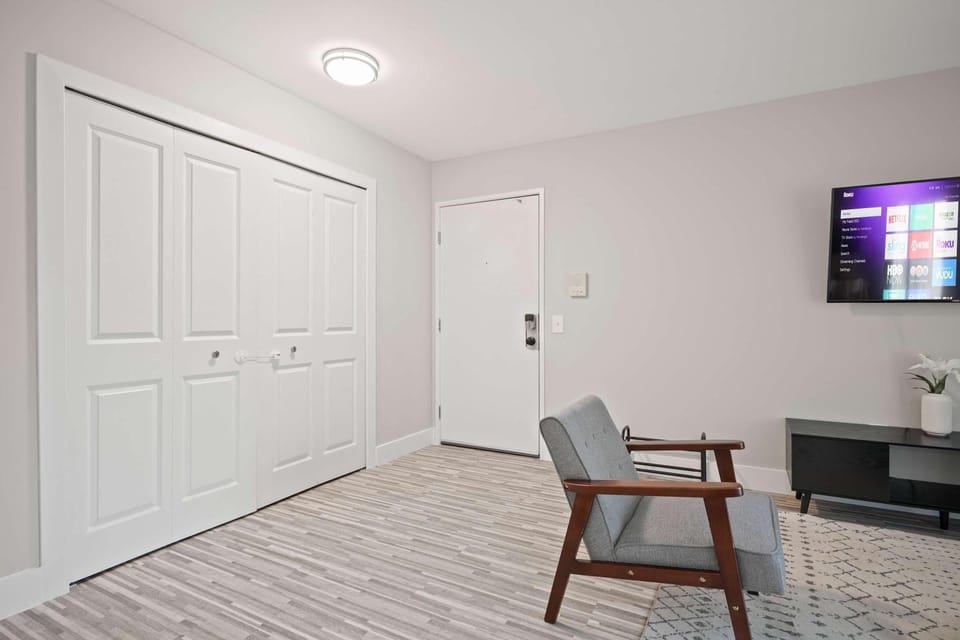 Cozy Stay Modern Comfort in the City Apartment in Rochester