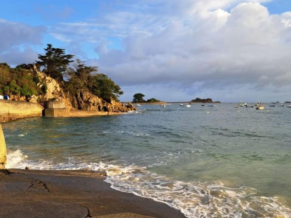 Nearby landmark, Beach