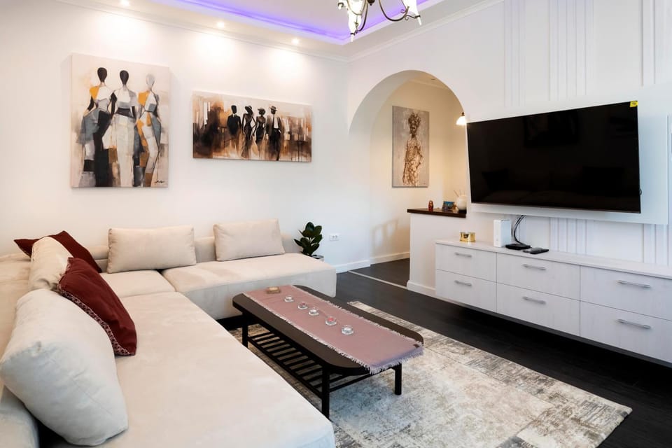 Communal lounge/ TV room, Living room