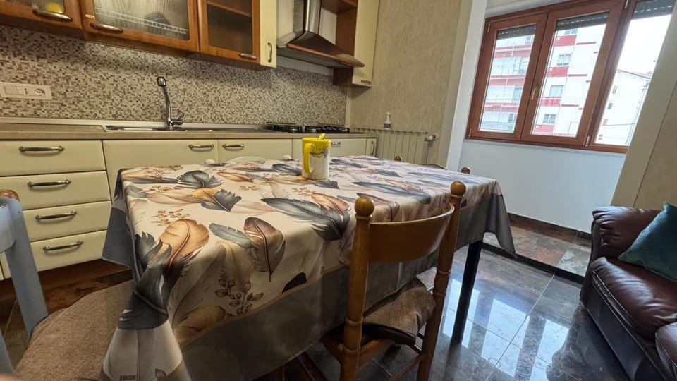 Kitchen or kitchenette, Living room, Photo of the whole room, Dining area
