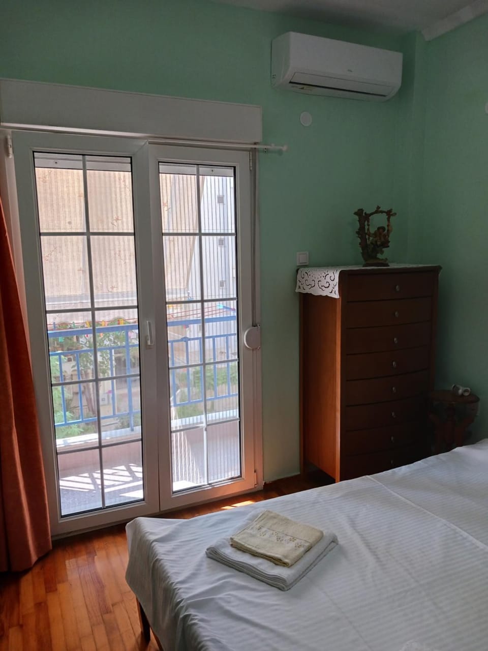 Bedroom, air conditioner