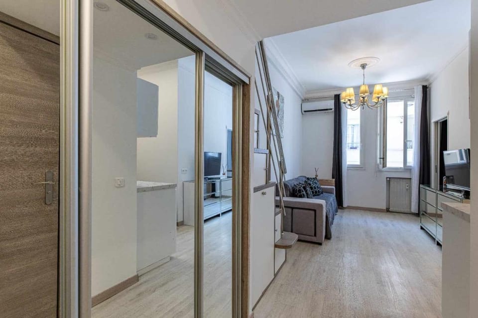 Holiday Azur - 2 min from the Beach Apartment in Nice