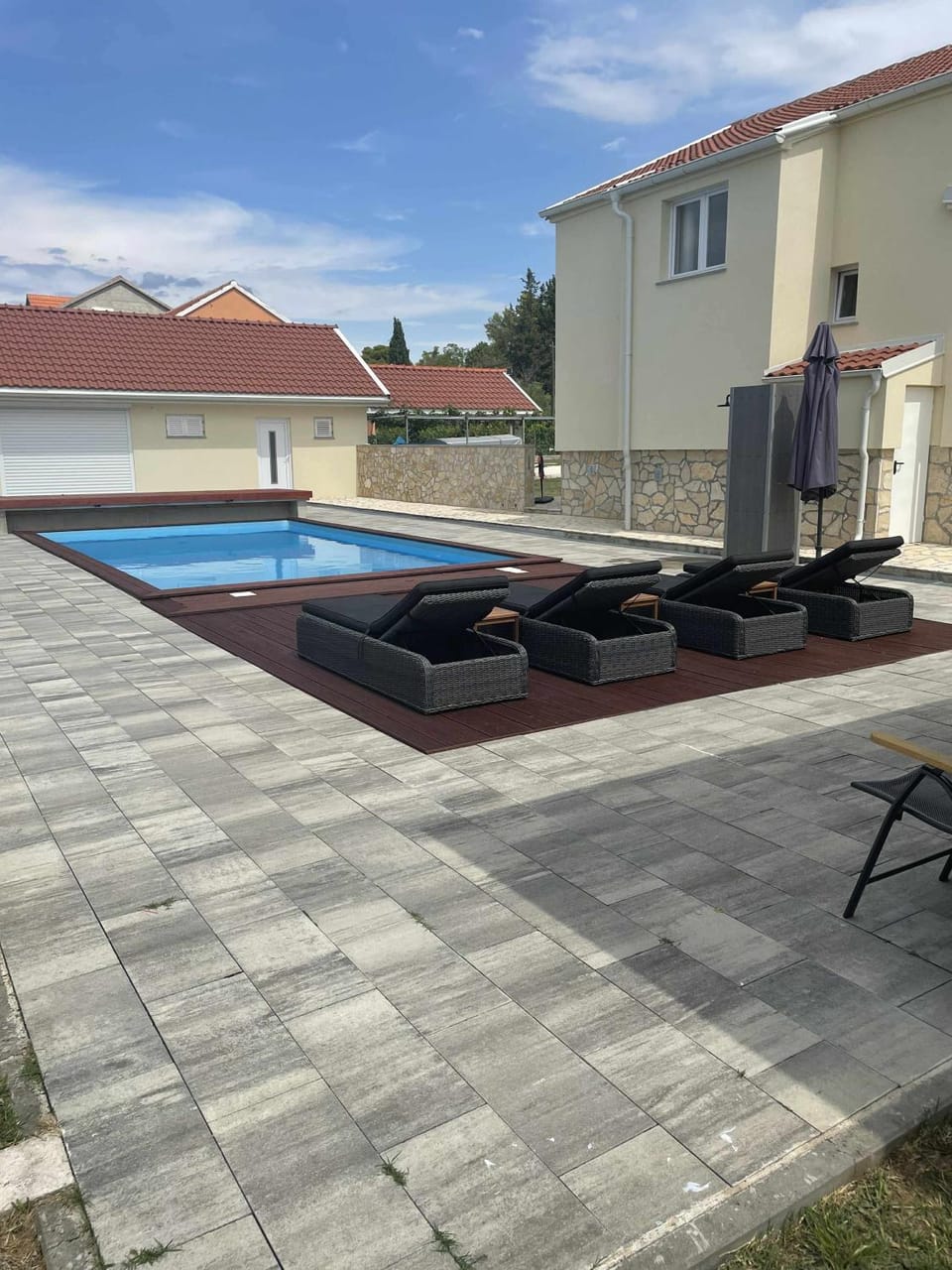 Property building, Patio, Day, Pool view, Swimming pool, sunbed