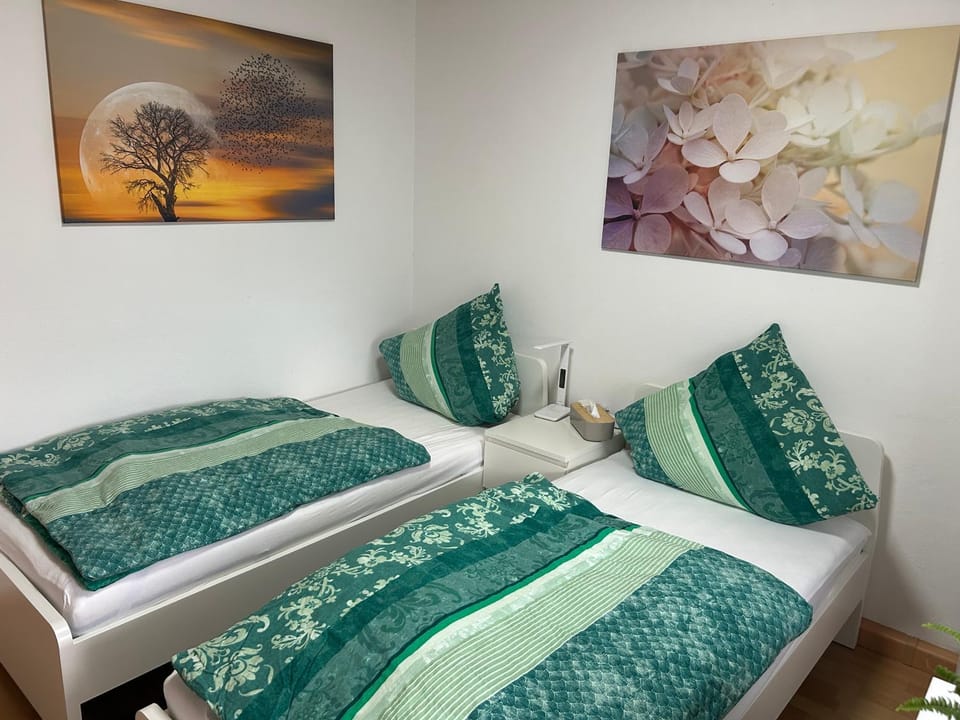 Bed, Photo of the whole room, Decorative detail, Bedroom