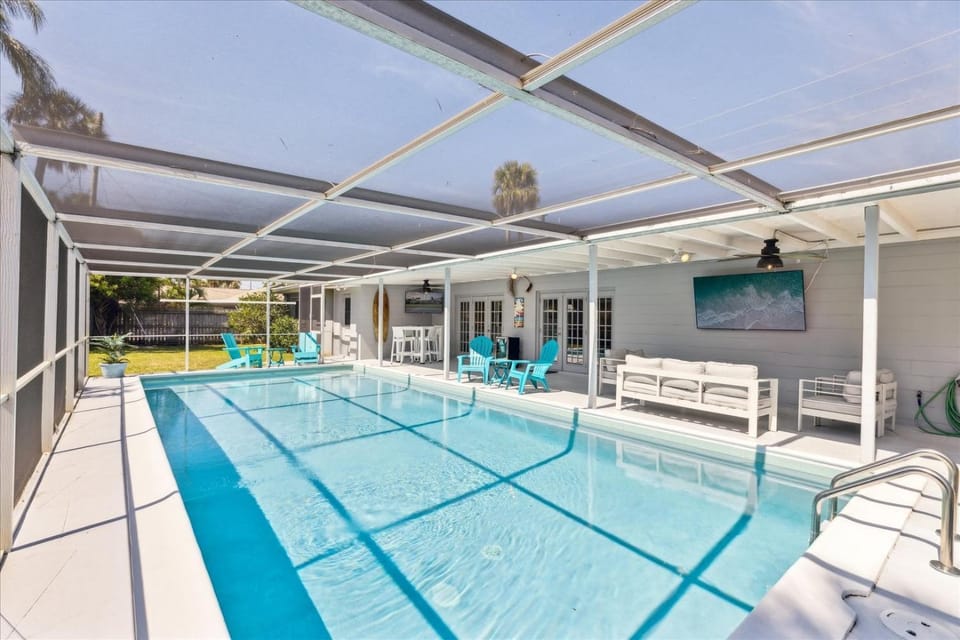 Patio, Day, Pool view, Swimming pool, Swimming pool, sunbed