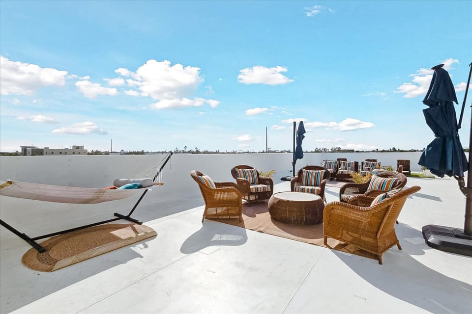 Patio, Day, Balcony/Terrace, Balcony/Terrace, Seating area, sunbed