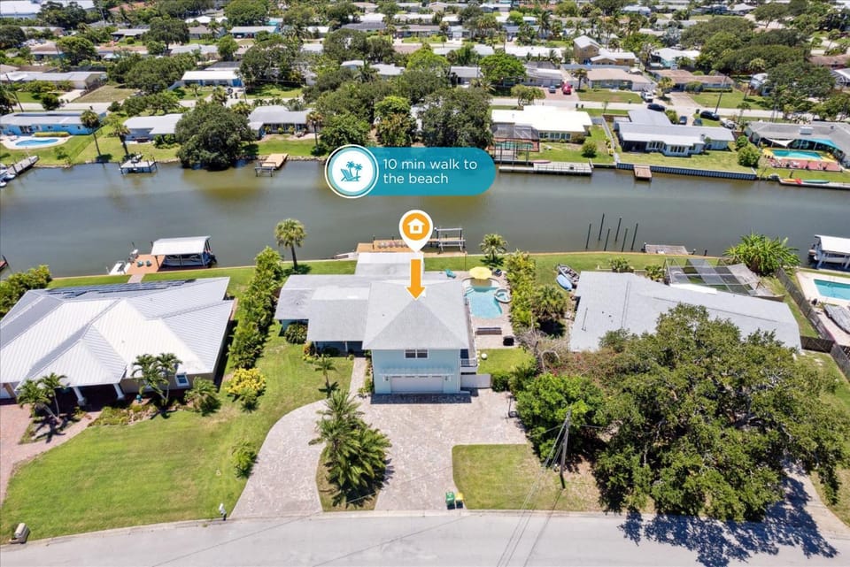 Property building, Patio, Nearby landmark, Day, Neighbourhood, Natural landscape, Activities, Bird's eye view, Other, Pool view, River view, Street view, Swimming pool, Location