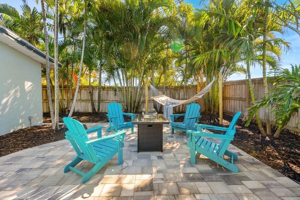 Patio, Day, Garden, Garden, Seating area, Garden view