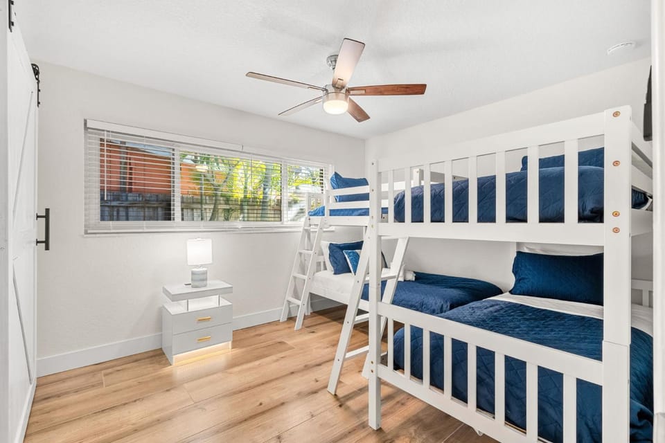 Bed, Bedroom, bunk bed