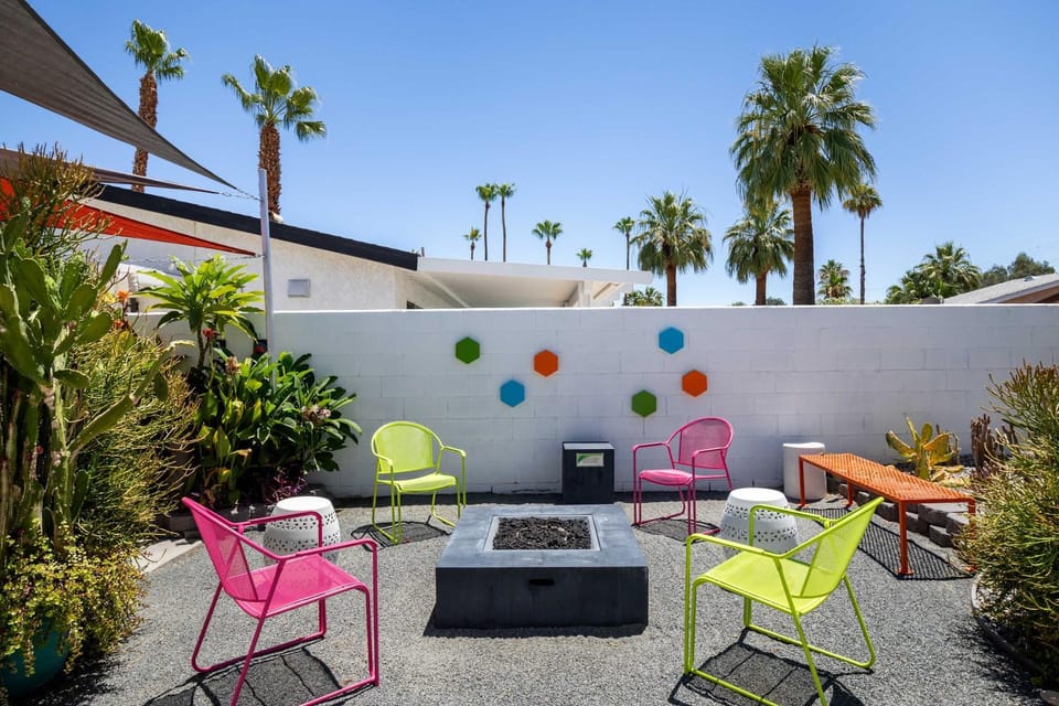Demuth Park Desert Oasis - Pool - Tiki Room House in Palm Springs