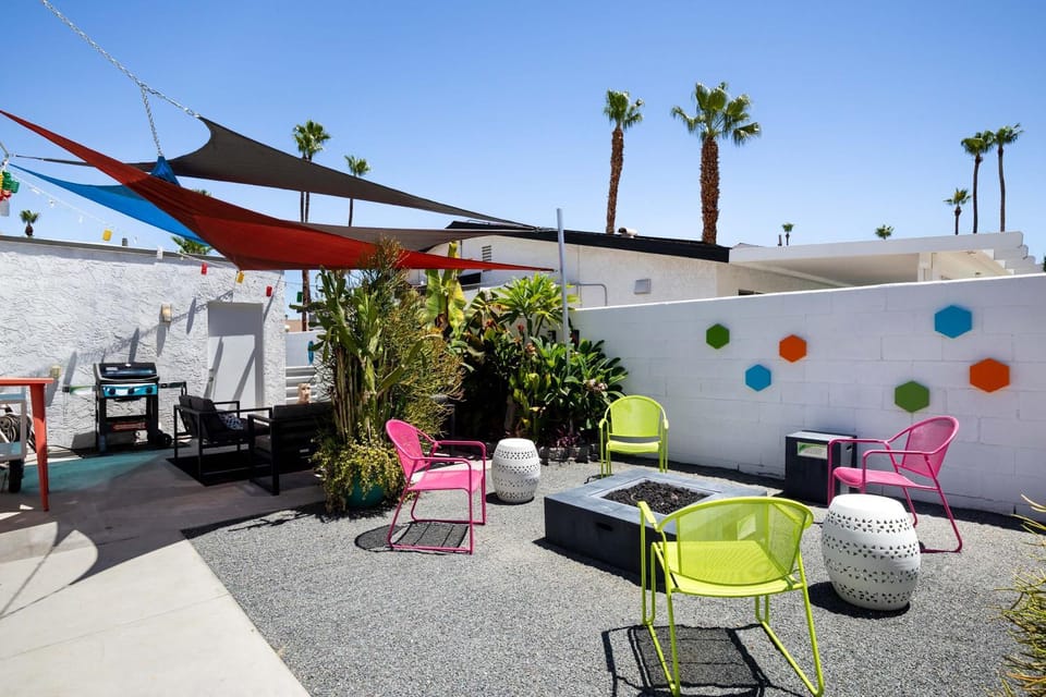 Demuth Park Desert Oasis - Pool - Tiki Room House in Palm Springs