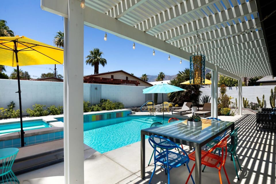 Demuth Park Desert Oasis - Pool - Tiki Room House in Palm Springs