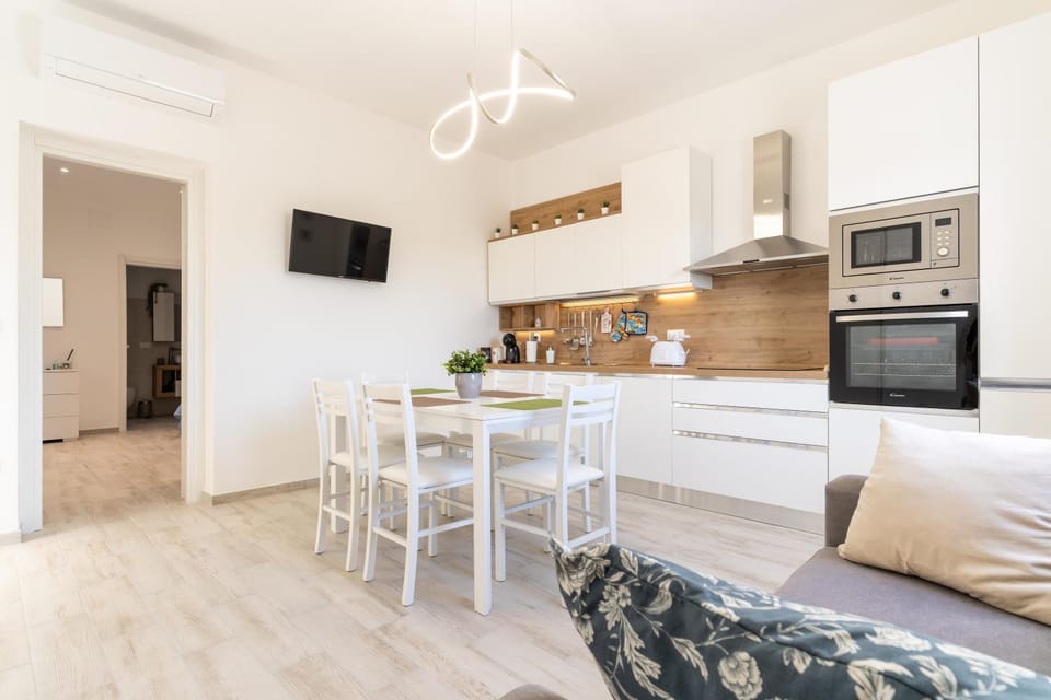 TV and multimedia, Coffee/tea facilities, Kitchen or kitchenette, Living room, Seating area, Dining area, internet, microwave, oven, pet friendly, stove, toaster, washing machine, air conditioner