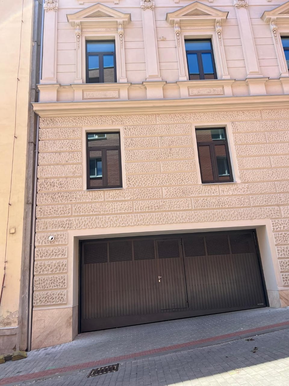 Facade/entrance