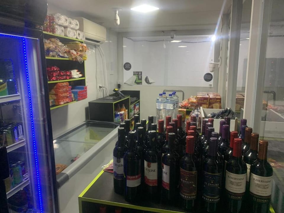 Supermarket/grocery shop