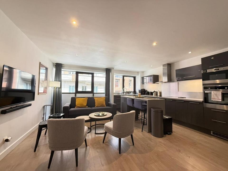TV and multimedia, Kitchen or kitchenette, Living room, Dining area