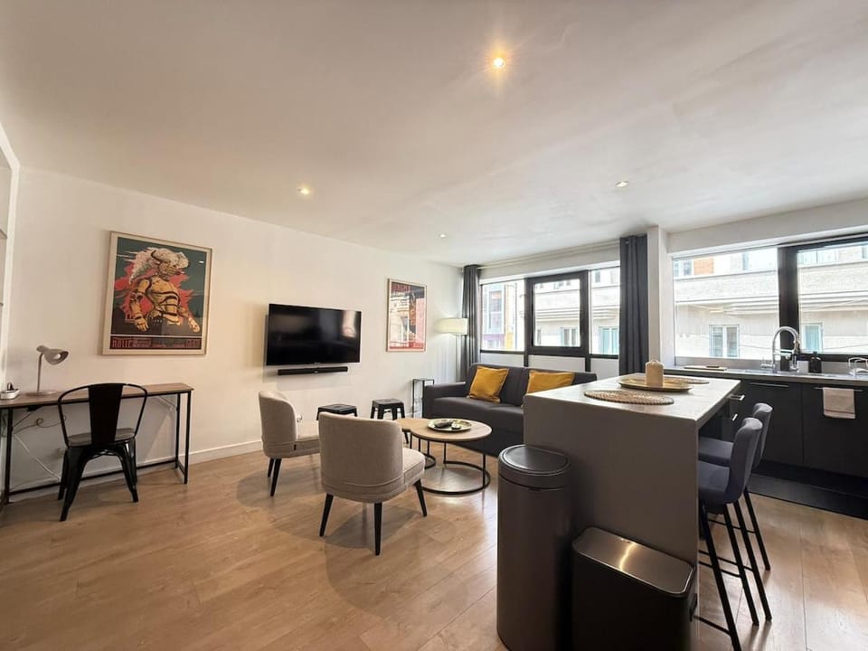 TV and multimedia, Living room, Dining area