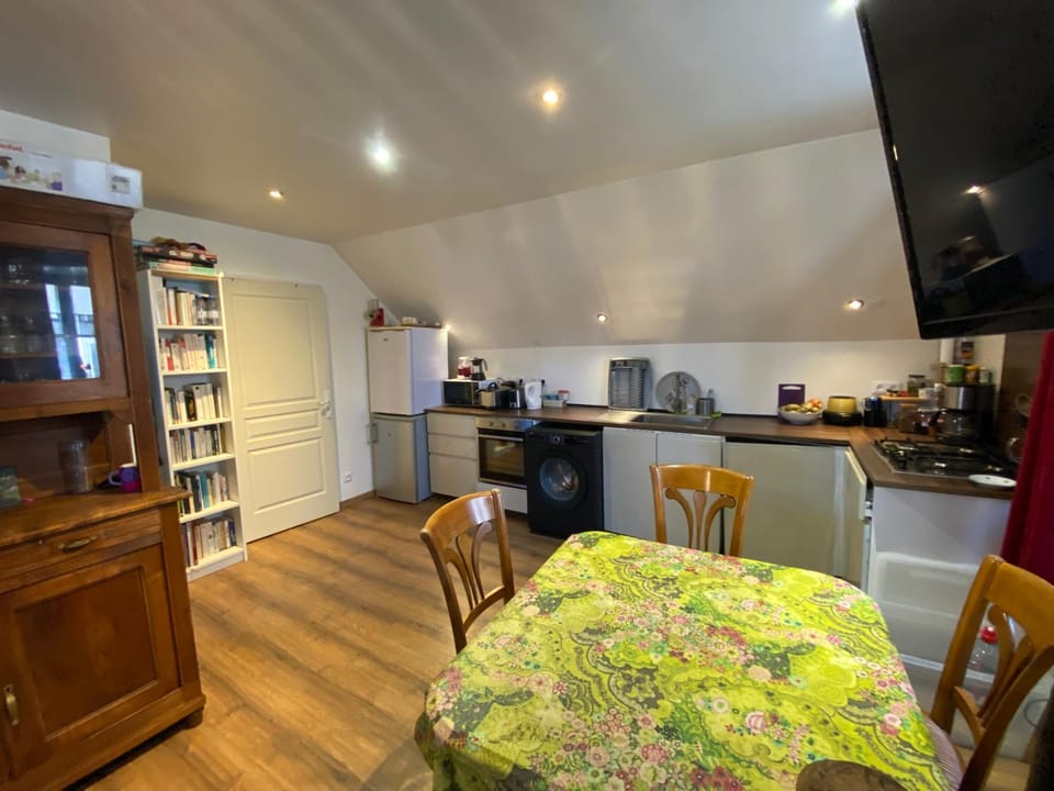 Library, TV and multimedia, Coffee/tea facilities, Kitchen or kitchenette, oven, pet friendly