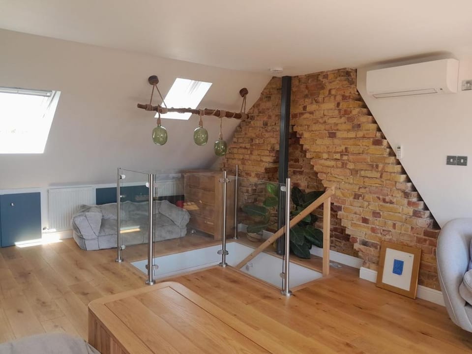 Beautiful airy house by river House in Kingston upon Thames