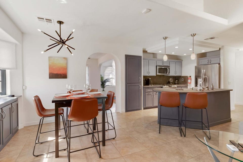 Casa de Arcos with Private Hot Tub House in Palm Springs