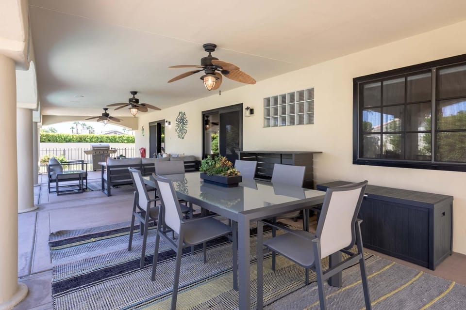 Casa de Arcos with Private Hot Tub House in Palm Springs