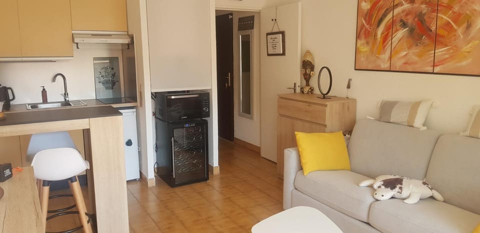 Living room, oven, stove