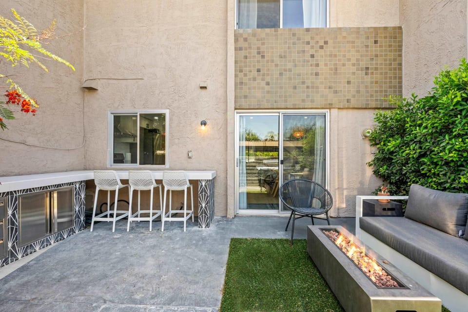 3 BR Condo in Palm Springs with Community Pool House in Palm Springs