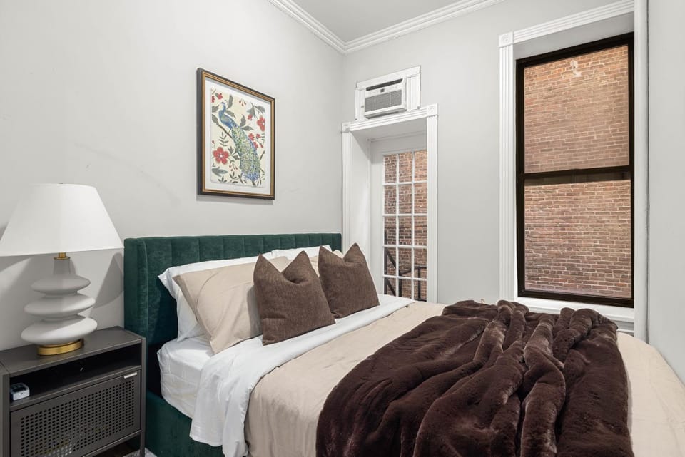 Bed, Photo of the whole room, Bedroom, air conditioner