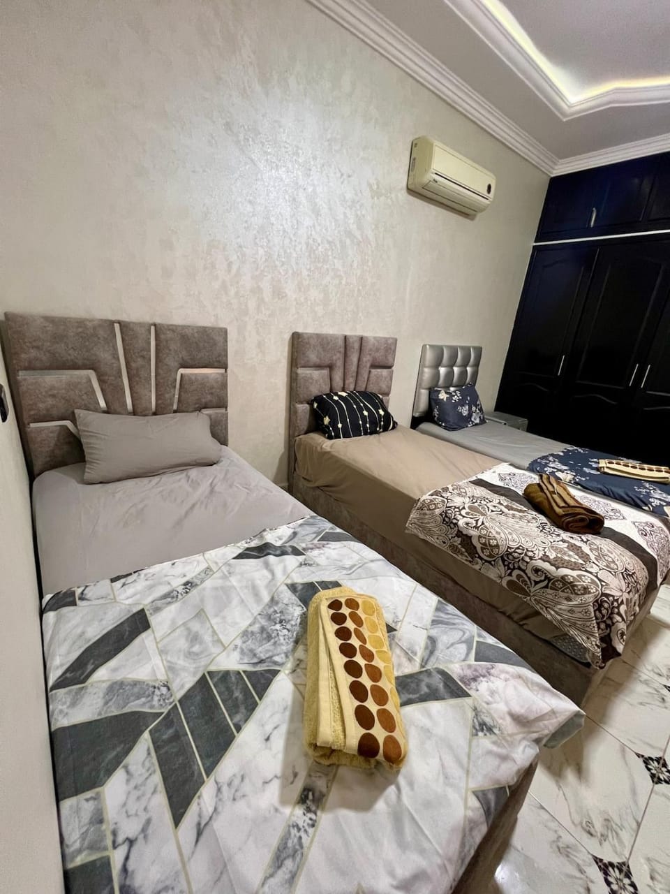 Bed, Photo of the whole room, Bedroom, air conditioner