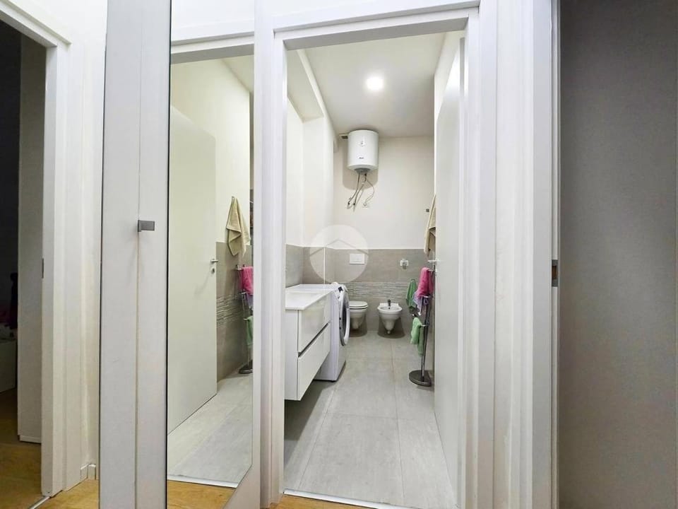 Shower, Bathroom, Photo of the whole room, towels