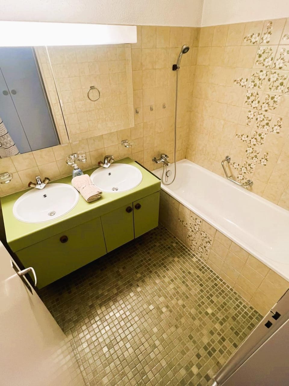 Large Flats, Zurich Lake HWA - Self Checkin Apartment in Zurich City