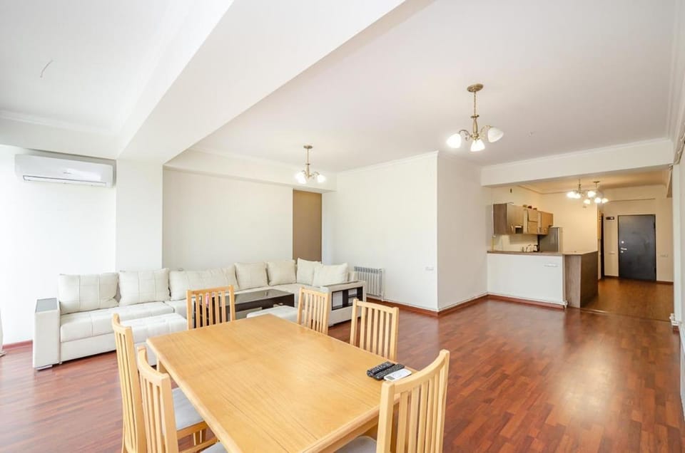 35new building three-room apartment in the very center Apartment in Yerevan