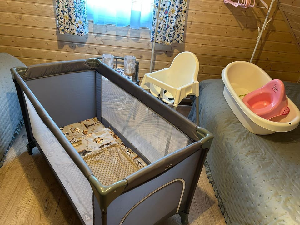 ''Kaszebe ''Domek letniskowy całoroczny z jacuzzi ,klimatyzacja nad jeziorem Raduńskim House in Pomeranian Voivodeship