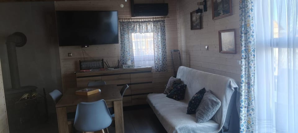 ''Kaszebe ''Domek letniskowy całoroczny z jacuzzi ,klimatyzacja nad jeziorem Raduńskim House in Pomeranian Voivodeship