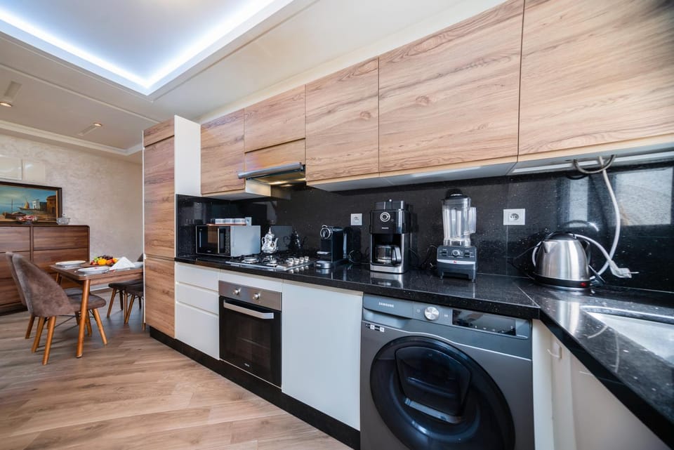 Coffee/tea facilities, Kitchen or kitchenette, dishwasher, oven, stove, toaster, washing machine