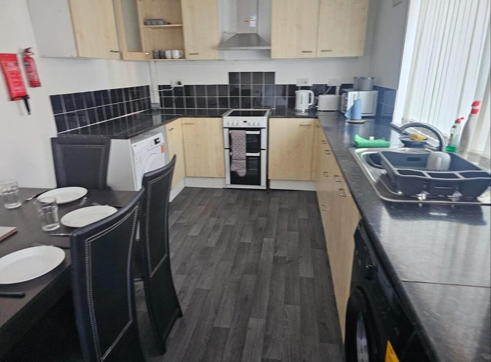 Bright 3-Bed Home away from home House in Walsall